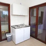 Apartman With A Parking Space - 11418